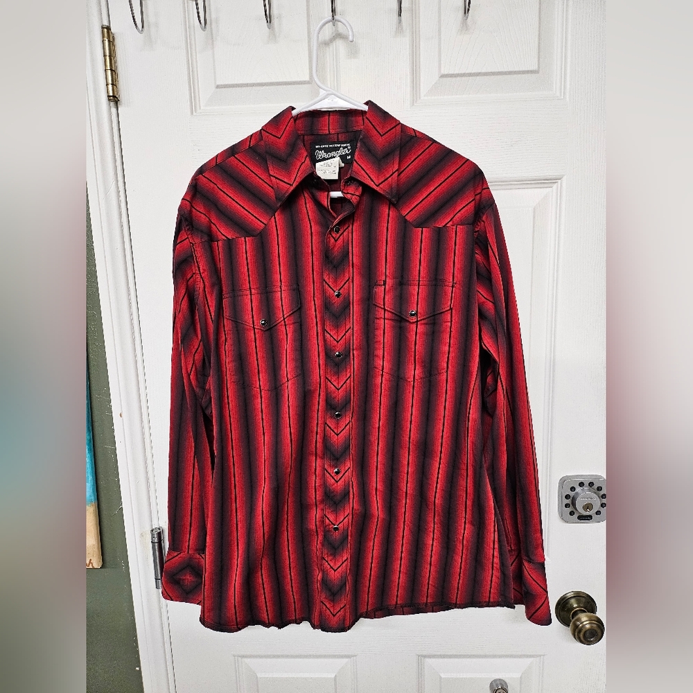 Vintage Wrangler Snap Front Button Down Size Med- Great Vintage Condition